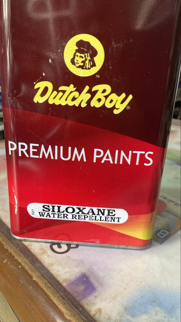 علبة عازل حجر